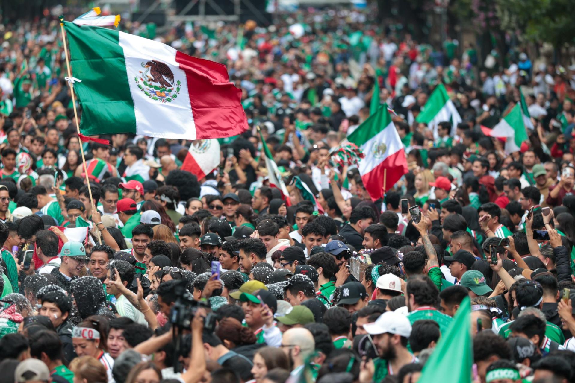 El Ángel de la Independencia seguirá abierto, pero CDMX reforzará medidas.jpg